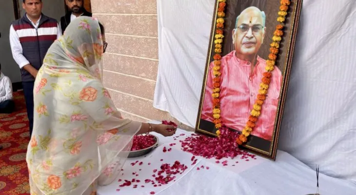 पूर्व मुख्यमंत्री वसुंधरा राजे पहुंची सादुलशहर, RSS के वरिष्ठ प्रचारक प्रद्युम्न कुमार की श्रद्धांजलि अर्पित