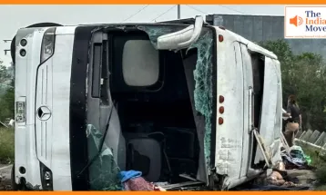 मेक्सिको में दर्दनाक हादसा: डबल डेकर बस से टकराई ट्रेन, 10 की मौत, 61 घायल
